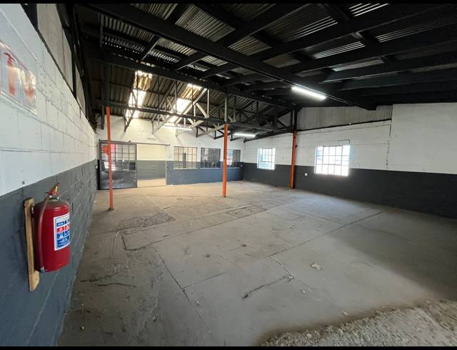 200M² WORKSHOP TO LET IN VULCANIA